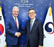 트럼프 안보참모 "한국, 가장 적극적으로 안보 부담 나눠"