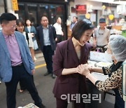 오영주 장관 “전통시장, 추석에 더 많은 매출 올리길 희망”