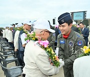 ‘빨간마후라의 전설’ 강릉기지서 6·25 전승행사…승호리철교 차단 작전 재현