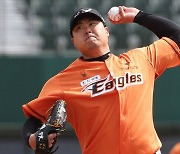 류현진, 13년 만에 KBO 리그 시즌 10승…한화, 롯데에 0.5G 앞선 7위