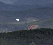 합참 “북한, 추석 앞두고 대남 쓰레기 풍선 또 살포”