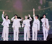 NCT 드림, 브루노 마스 공연장서! LA서 북미 투어 성공적 첫발