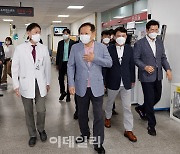 [포토]이상민 장관, '응급의료 비상진료체계 운영 점검'