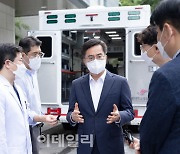 추석 응급실 찾은 김동연 "의료시스템 무너트린 것, 정부 책임"