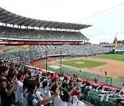 프로야구 사상 첫 천만 관중