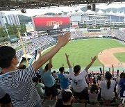 프로야구 천만 관중 시대 개막