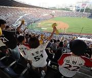 한국 프로야구 1000만 관중 달성…폭염 이긴 흥행