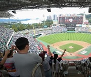 프로야구 관중 첫 1000만 돌파.. 폭염 뚫은 '흥행 열풍'