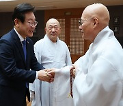 이재명, 조계종 진우스님 예방‥"의료대란, 종교계 나서면 도움될 것"