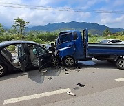 충북 제천서 승용차-화물차 충돌‥2명 사망·2명 부상