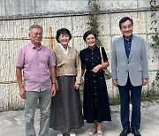 文 만난 이낙연 "모든 현직은 곧 전직..달도 차면 기운다"