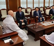 이재명 대표 “종교계, 의료사태 중재 역할 나서 달라”