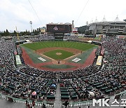 SSG랜더스 필드 만원관중 ‘프로야구 사상 첫 1000만 관중 돌파’ [MK포토]