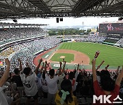 ‘우와! 천만관중이다!’ 프로야구 새 역사 [MK포토]