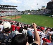 [속보]폭염도 이긴 야구 열기…한국프로야구 ‘1000만 관중 시대’