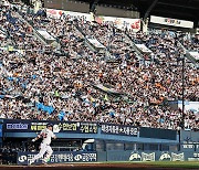 한국프로야구, 팬 사랑 힘입어 ‘1000만 관중 시대’ 활짝