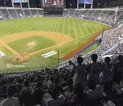 한국민 5명 중 1명 올 시즌 야구 봤다…프로야구, 프로스포츠 사상 첫 1000만 관중 돌파