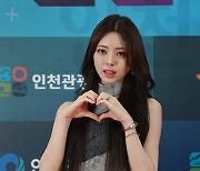 [포토] ITZY 유나 'INK 콘서트 관객 여러분, 사랑합니다'