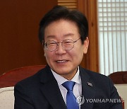 진우스님 예방한 이재명 대표