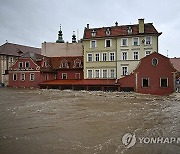 epaselect POLAND WEATHER FLOODS