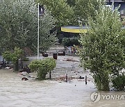 CORRECTION Austria Floods