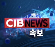 [속보]전북 군산 앞바다서 35t 어선 전복…8명 중 7명 '구조'