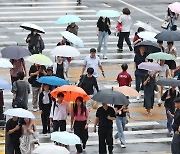 전국 곳곳에서 비 소식…낮 최고 기온 35도 무더위