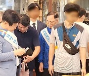 전통 시장 간 이재명 "배추 한 포기 1만원, 어찌해야 할지"