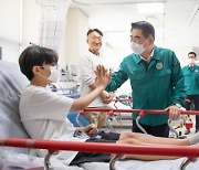 김용현 장관, 수도병원 방문 ‘연휴 응급진료’ 의료진 격려…긴급구조·응급진료 41건