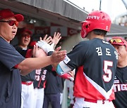 '매직넘버 1' KIA 7년을 기다린 우승 임박…이범호 활짝 "수비에서 좋은 장면이 많았다"