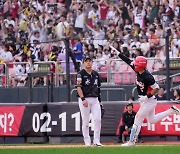 '보름 만에 36·37호 폭발' 여유 찾은 김도영, 어떻게 타격감 되살렸나 "아버지가 타격폼 조언하던데요" [수원 현장]