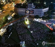 서울광장에 뜬 LED 보름달