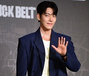 김우빈 “암 진단때 짧으면 6개월이라고...무서웠지만 기회라 생각했다”