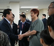 尹 추석 맞아 강원도 최전방 의무대대 찾아…응급진료체계 점검