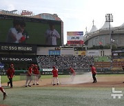 이어지는 폭염, KBO "클리닝 타임에 10분간 휴식"