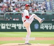 [포토S] 김광현, 힘찬 키킹