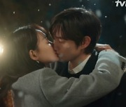 신민아♥김영대 첫 키스…가짜 부부 연기→진짜 사랑 시작 (손해 보기 싫어서)[전일야화]