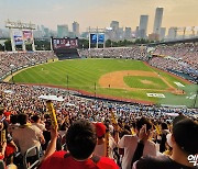 'KBO 역사에 없었다' 하루 전 갑작스러운 경기 개시 시간 변경…18일 경기 오후 2시→오후 5시 플레이볼 왜?