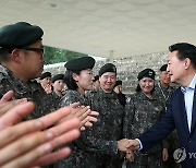 윤석열 대통령, 추석 맞아 강원 최전방 15사단 방문