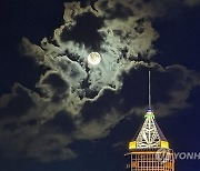 Hong Kong Full Moon