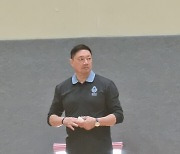 [타이페이로 간 BASKETKOREA] 마이클 조던을 경험한 인물, 빌 머레이 소노 트레이너의 임무와 목표는?