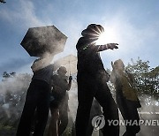 추석에도 계속된 `폭염`…연휴에 11명 응급실행