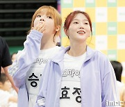 [포토] 오마이걸 승희-효정, '요정 등장' (아육대 B하인드)