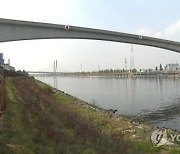 인천 수로에 뜬 시신..."신체 일부 사라져"