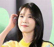 아이유, 데뷔 기념일 맞아 2억 2천500만 원 기부[공식]