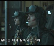 봉준호 감독 신작 베일 벗었다…‘미키17’ 극과 극 오가는 로버트 패틴슨