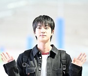 방탄소년단 진 ‘보고 또 봐도 멋짐’[포토엔HD]