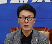 인사말하는 김민석 최고위원