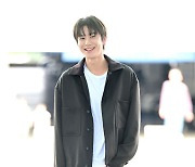 NCT 정우 출국, '미소로 녹이네' [사진]