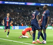 ‘이강인 27분·기회 창출 3회’ PSG, 막판 상대 자책골로 지로나 제압